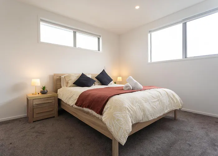 Cosy 2 Bed 3 Bath Home Close To Cbd And Hagley Park
