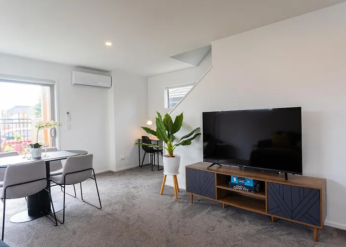 Cosy 2 Bed 3 Bath Home Close To Cbd And Hagley Park