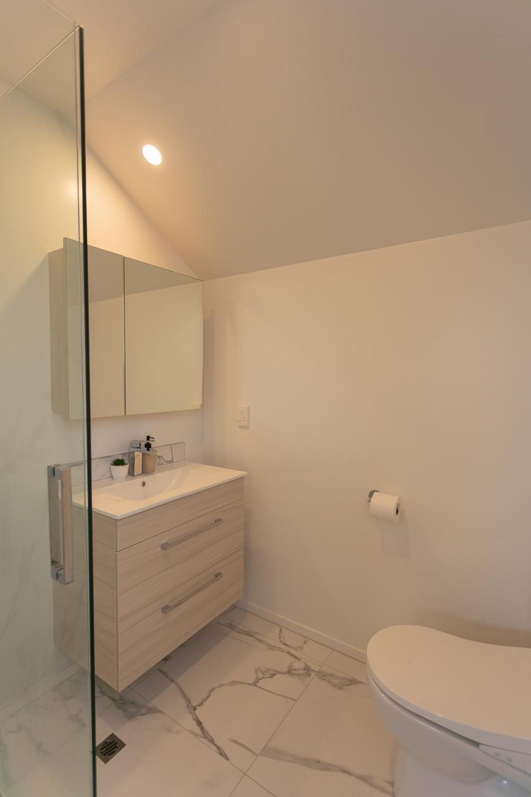 Cosy 2 Bed 3 Bath Close To Cbd And Hagley Park *